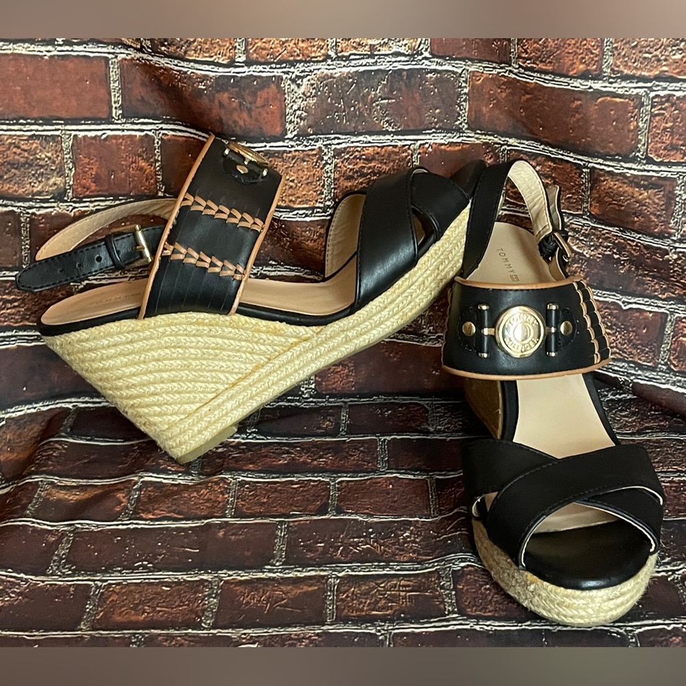 TOMMY HILFIGER Women’s Size 9 Black & Tan 4” Espadrille Wedge Sandal